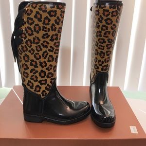 Brand new coach boots. Size 5. Box not included