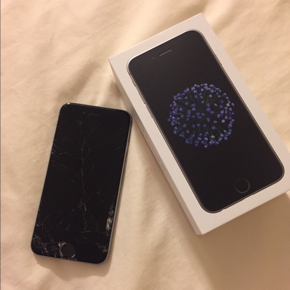 ❌SOLD❌ Cracked iPhone 6 in space grey