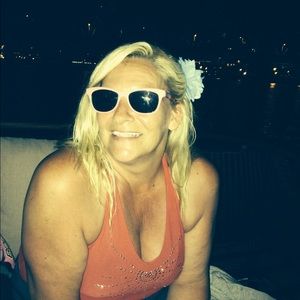 Meet your Posher, Flecia