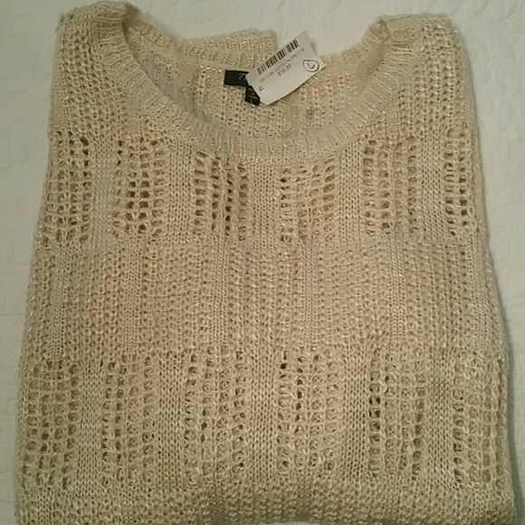 🚨🚨SOLD🚨🚨Tan cropped crochet sweater size Lg