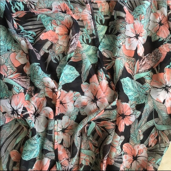 Gorgeous Kimono Sheer and Floral - Picture 2 of 3