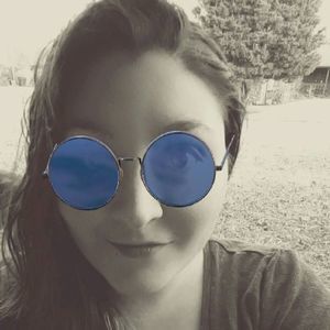 Meet your Posher, Priscilla