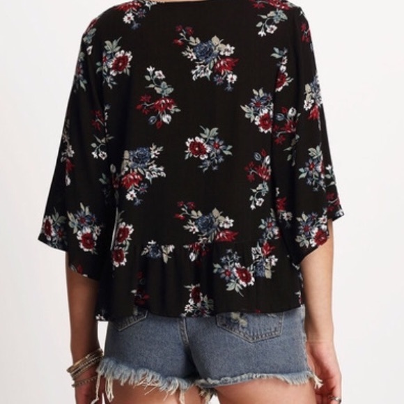 🎉Laced up floral print blouse S - Picture 3 of 4