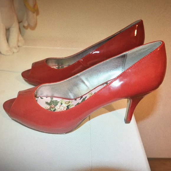 X Appeal red patent heels 10