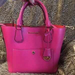 Micheal kors hot pink bag