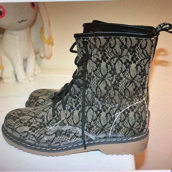 Combat style lacey boots 11