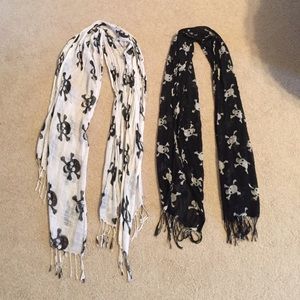 2 Skull scarves.