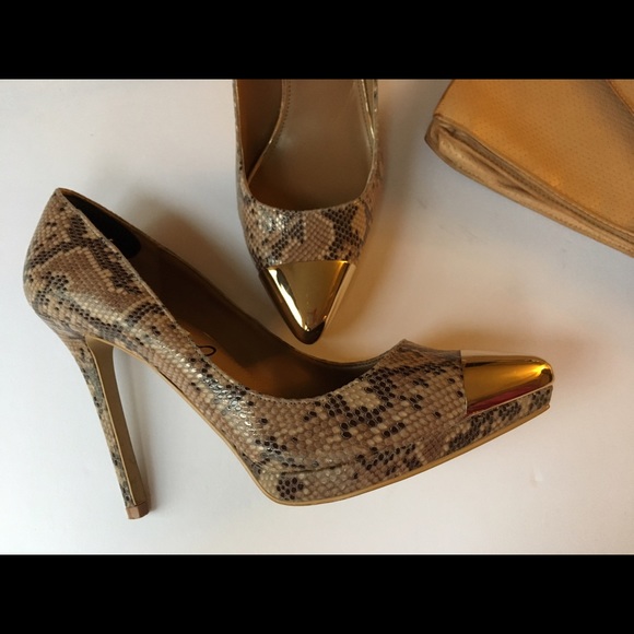 Steve Madden Shoes - Steve Madden Gold Toe Snakeskin Pump