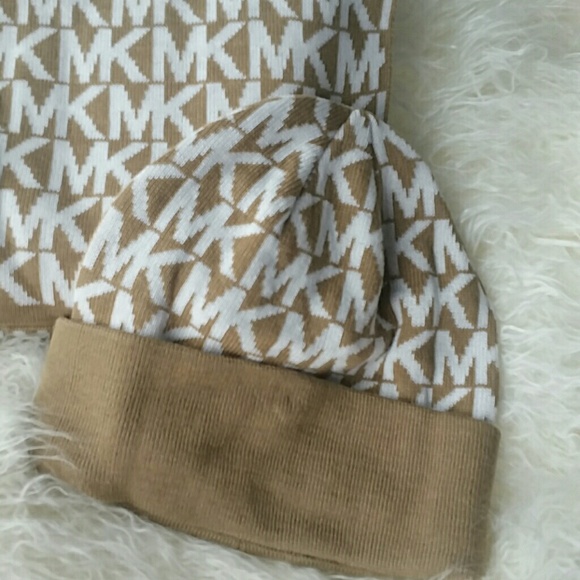 🌟🌟LAST DAY LISTED 🌟🌟Michael Kors gift set - Picture 2 of 4