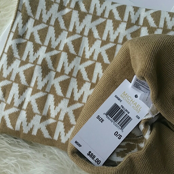 🌟🌟LAST DAY LISTED 🌟🌟Michael Kors gift set - Picture 3 of 4