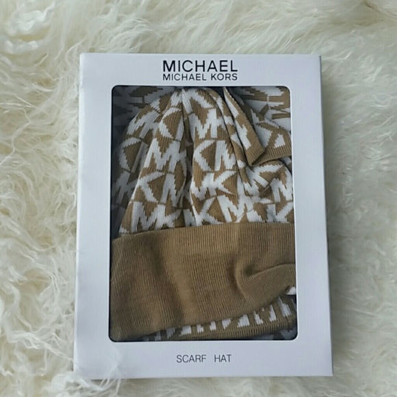 🌟🌟LAST DAY LISTED 🌟🌟Michael Kors gift set - Picture 4 of 4