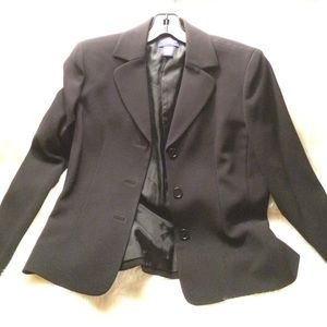 Ann Taylor petite. SiZe 4. Black blazer. Fitted