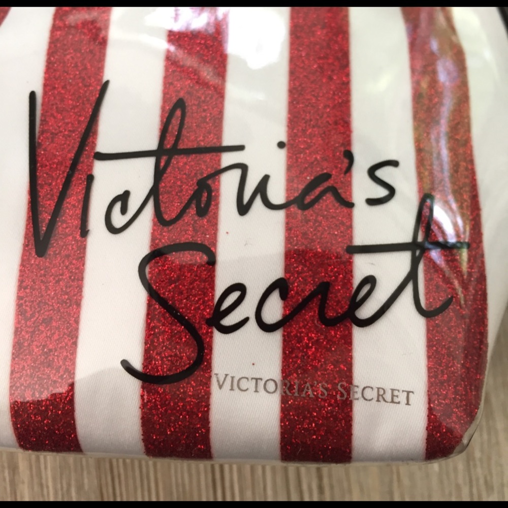 New! Victoria's Secret makeup bag - Picture 2 of 3
