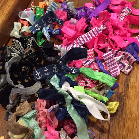 🆕 Grab bag of 25 assorted hair bands  🧶 - Picture 2 of 3