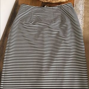 Dainty Jewells Pencil Skirt Sz M