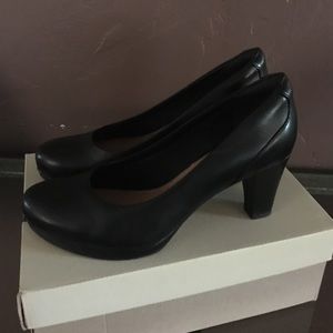 Clarks Chorus Chic  black pumps