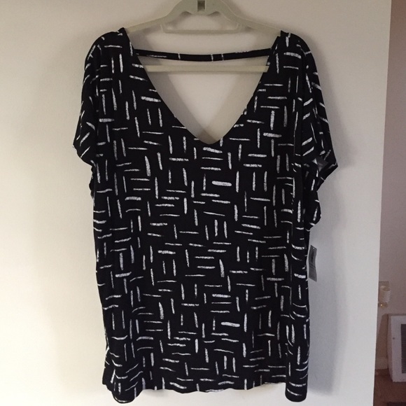 BNWT- Old Navy deep v neck tee- XXL