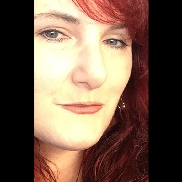 Meet your Posher, Stephanie - Picture 3 of 4