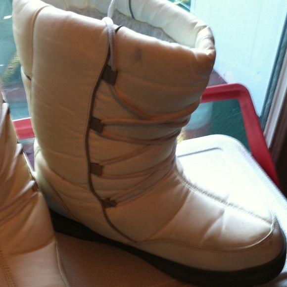 Falls Creek Women's Winter Boots size 10 - Picture 2 of 4