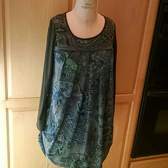 And Grey print knit top