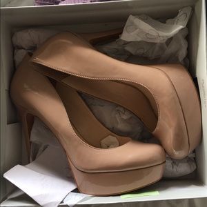 Jessica Simpson nude pumps