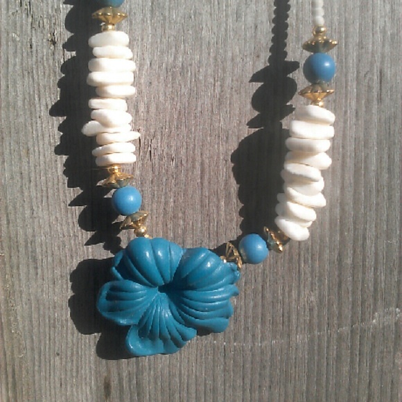 Turquoise flower & shell beaded necklace