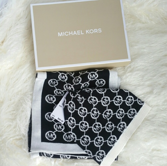 MICHAEL Michael Kors Accessories - 🌟LAST DAY LISTED🌟-Michael Kors BOXE set