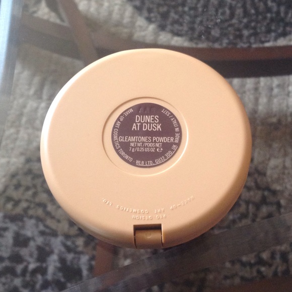 🔥SALE🔥NEW! MAC "DUNES AT DUSK" GLEAMTONES POWDER - Picture 3 of 3