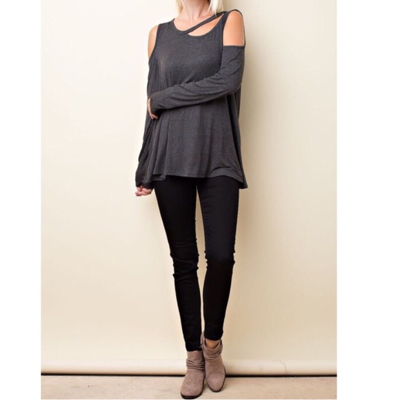 ❗LAST❗Cold shoulder top with neckline cut out - Picture 2 of 4