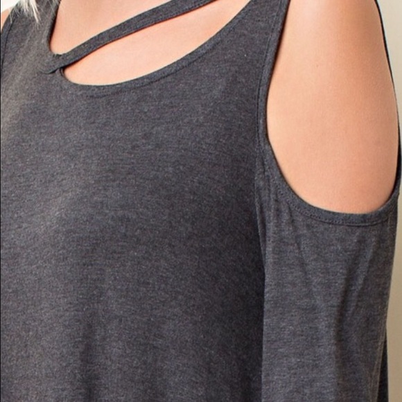❗LAST❗Cold shoulder top with neckline cut out - Picture 4 of 4