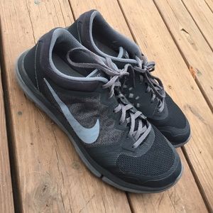 All black Nike flex 2015 runs