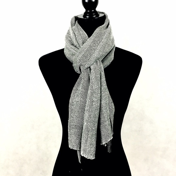 Cynthia Rowley Black & White Fringed Scarf - Picture 1 of 3