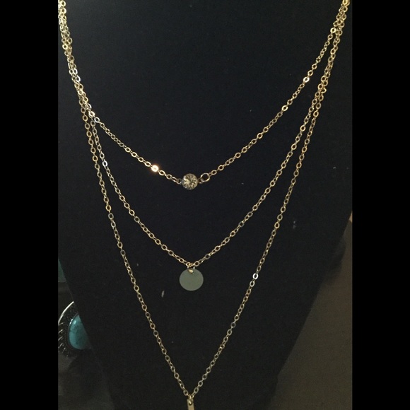 Elegant silver tone necklace