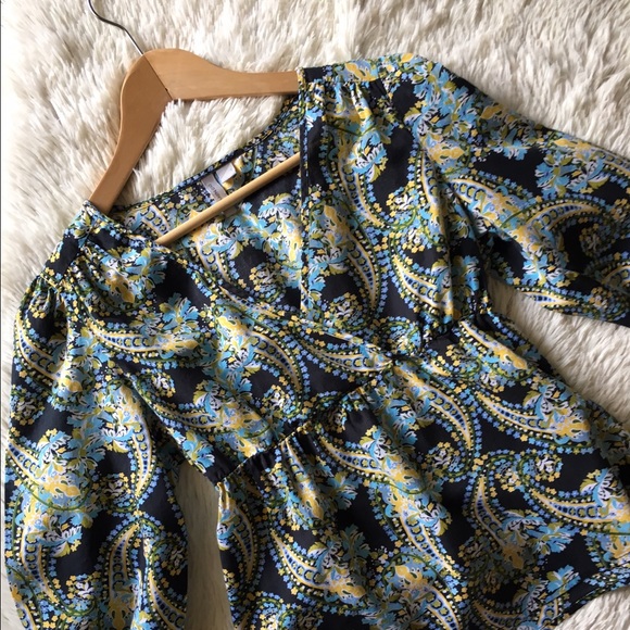 Old Navy Tops - Old Navy paisley print top