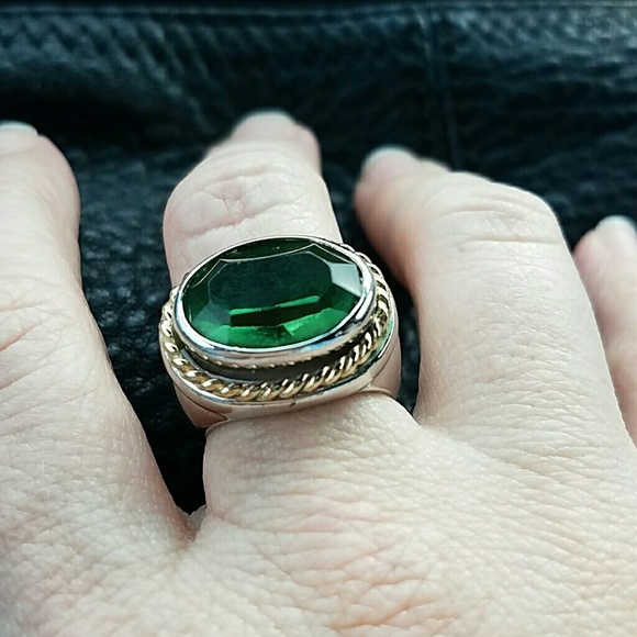 Two toned, sophisticated ring with green stone