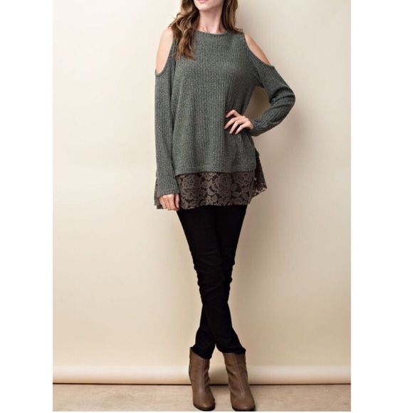 ❗️LAST❗️Cold shoulder top with lace panels - Picture 2 of 4