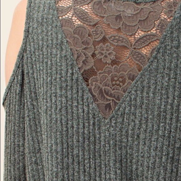 ❗️LAST❗️Cold shoulder top with lace panels - Picture 4 of 4