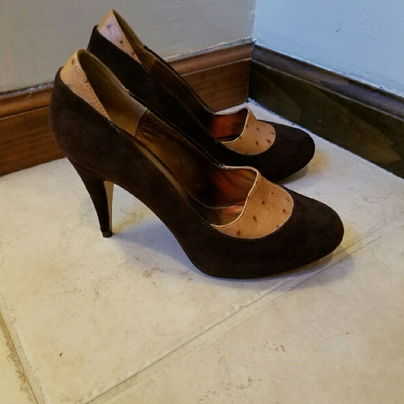 Cynthia Vincent Brown suede w/ostrich detail heels