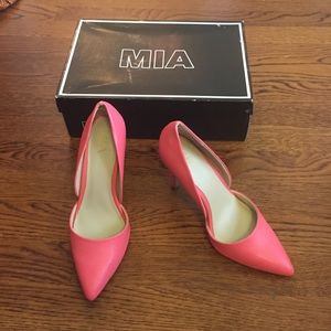 NWT MIA pink snake skin pointy toe pumps