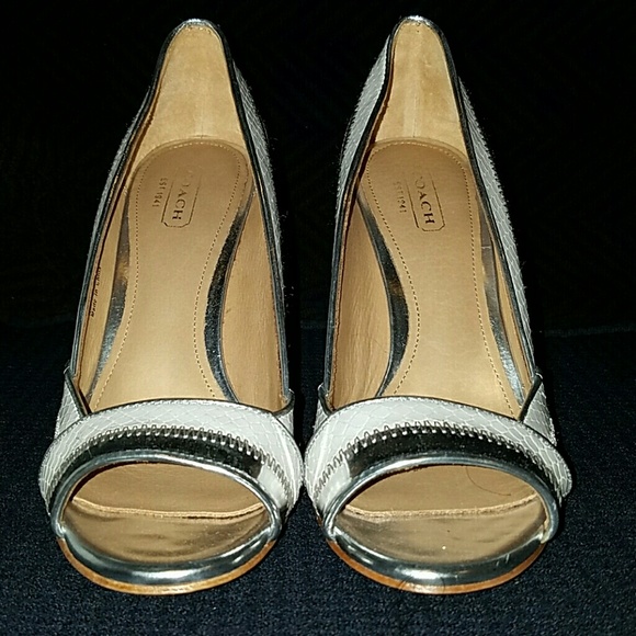 Coach pumps - Picture 3 of 4