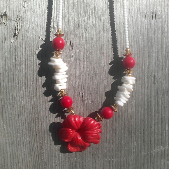 Red flower & white beaded necklace