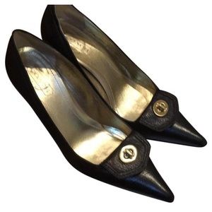 Coach pumps