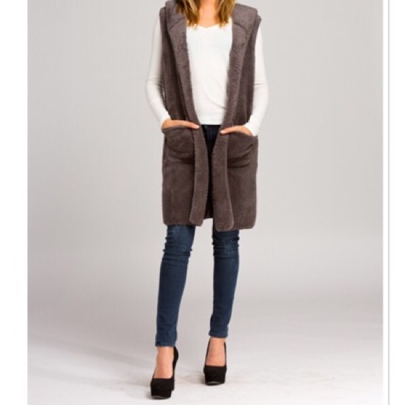 ✨LAST ONE ✨Hooded faux fur long vest - Picture 2 of 3