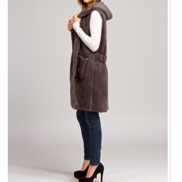 ✨LAST ONE ✨Hooded faux fur long vest - Picture 3 of 3