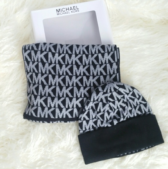 Michael Kors Accessories - 🌟SOLD OUT🌟-Michael Kors BOX set