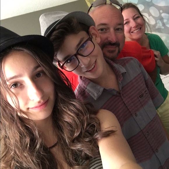 Meet your Posher, Alli - Picture 1 of 1