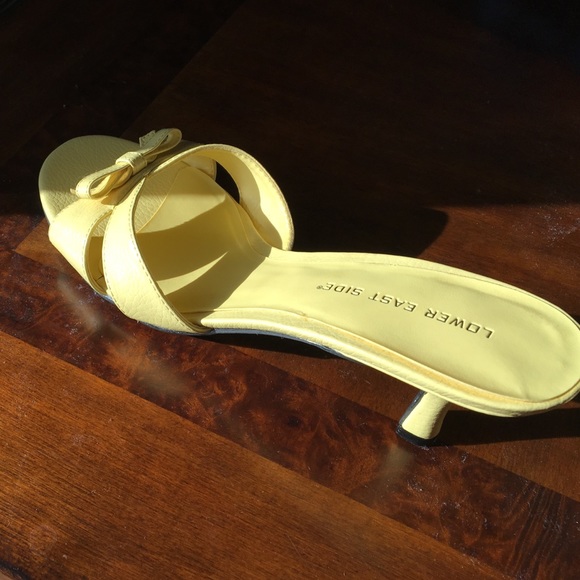 Yellow low heeled sandals - Picture 2 of 3