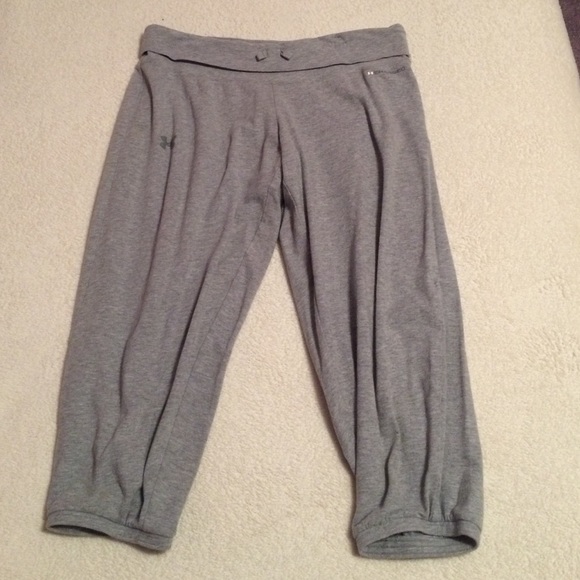 Under armor cropped sweat pants