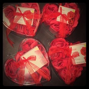 Rose scented soap petals! 🌹💋