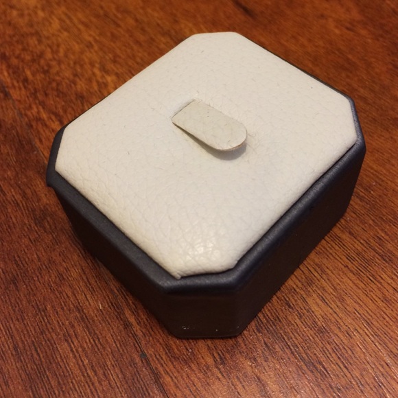 Ring Display - Picture 4 of 4